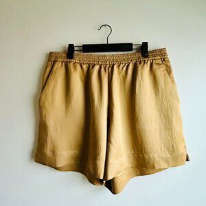 H&M Flowy Pull on Shorts in Golden Wheat Size L (NWT)